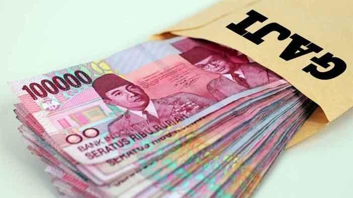Hiring Kandidat Top dengan Budget Terbatas Uang seratus ribu rupiah dalam amplop bertuliskan "GAJI"