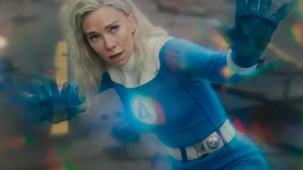 Ilustrasi wanita bekerja dengan latar superhero, menggambarkan kekuatan dan empati perempuan di dunia profesional.