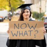 Meningkatkan Nilai Jual Meski Belum Punya Pengalaman Fresh graduate tersenyum percaya diri saat interview kerja, meski belum memiliki pengalaman sebelumnya.