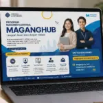 Laptop terbuka menampilkan flyer Program MagangHub Kemnaker dengan informasi manfaat magang nasional bagi fresh graduate.